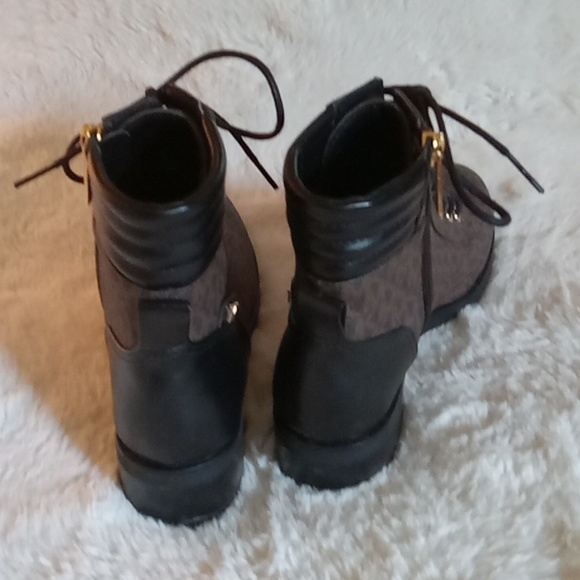 NWOB Michael Kors laceup combat boots wms 6.5 black & brown w/ MK logos - Picture 9 of 9